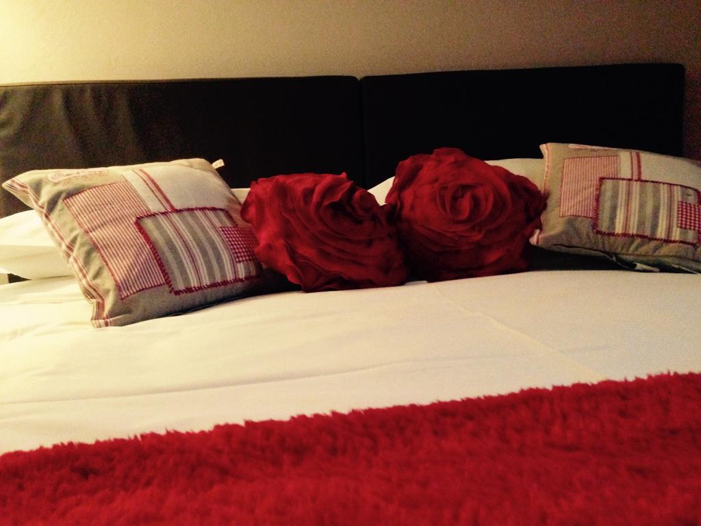 Casa Rosa Bed & Breakfast Сан Джулиано Миланезе Стая снимка